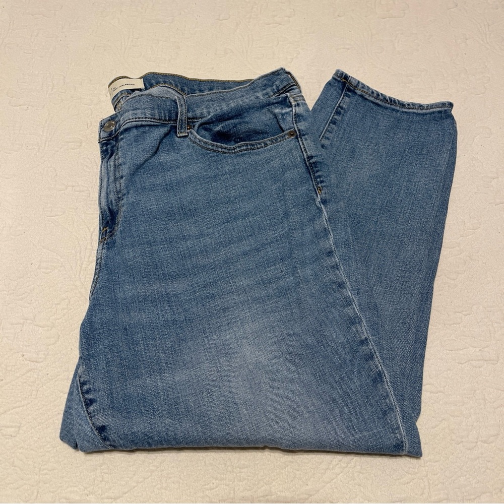 Gap 1969 Women's Best Girlfriend Mid-Rise Jeans Size 34 Distressed Medium Wash